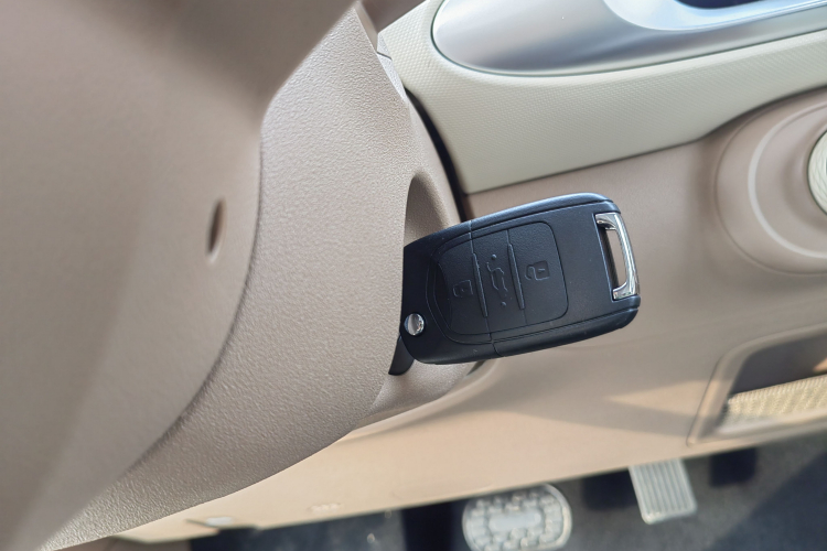 五菱汽车 宏光MINIEV 2025款 四门版 进阶款中控内饰7001