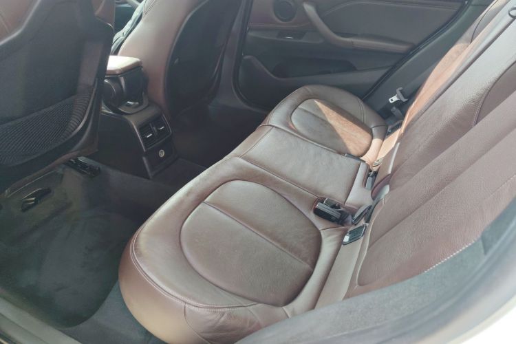 宝马X1 2018款 sDrive18Li 尊享型中控内饰7004