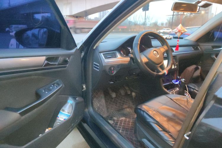 大众 宝来 2016款 1.6L 手动时尚型中控内饰20