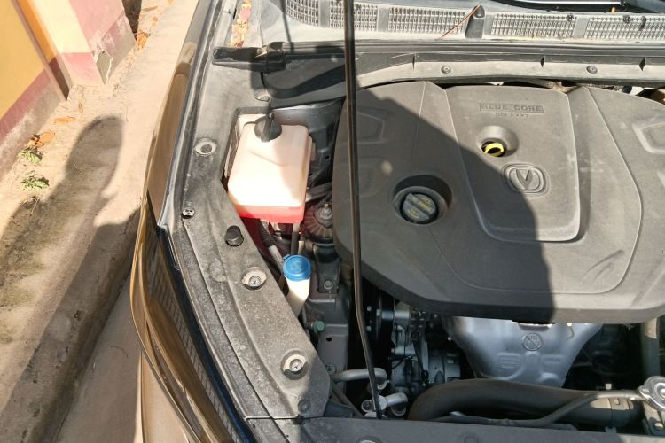 长安 逸动 2020款 PLUS 1.6L GDI 自动豪华型局部细节9006