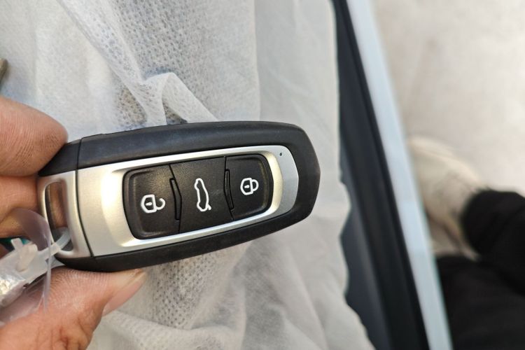 吉利银河 熊猫 2025款 210km 元气熊中控内饰7001