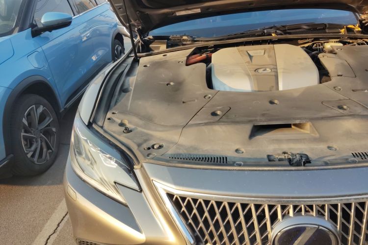 雷克萨斯LS 2020款 500h 豪华版 国VI机舱底盘25