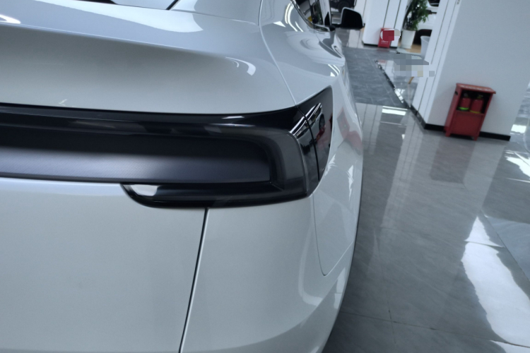 特斯拉 Model Y 2025款 长续航全轮驱动版车身外观6006