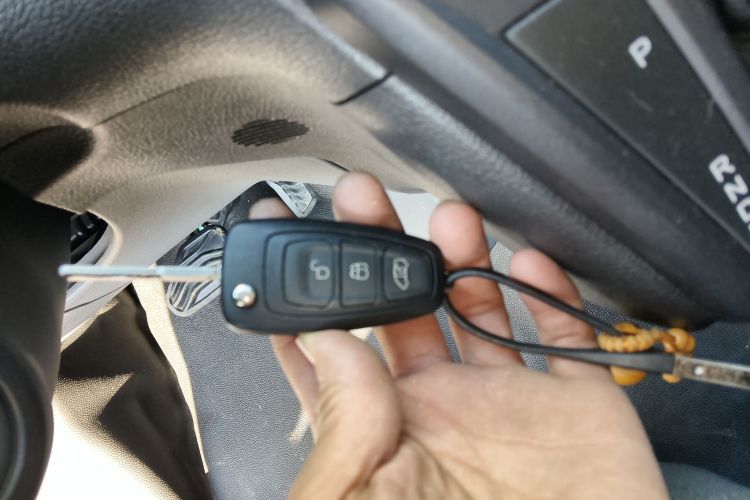 福特 全顺 2019款 2.0T汽油自动多功能商用车中轴中顶6座国VI中控内饰11