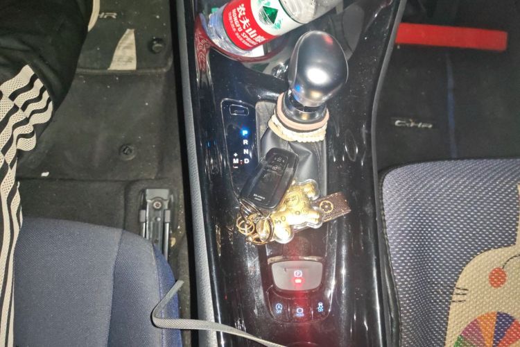 丰田C-HR 2018款 2.0L 领先天窗版 国VI中控内饰18