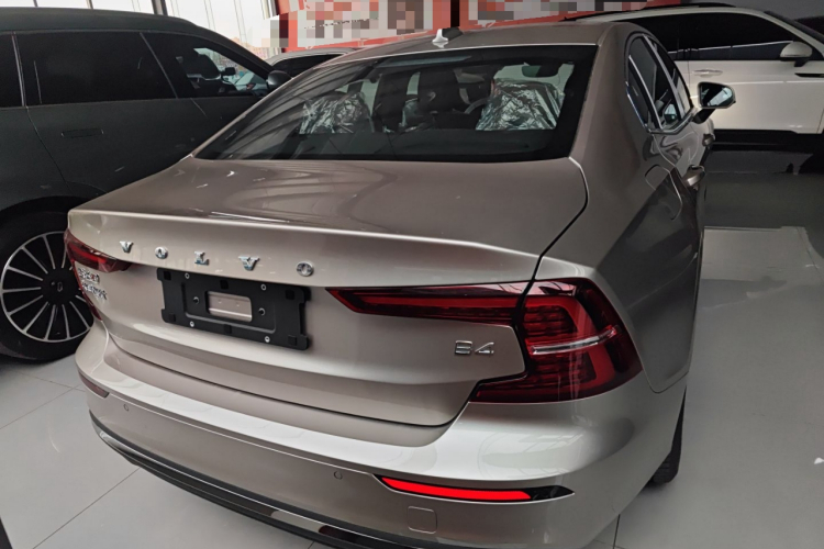 沃尔沃S60 2026款 B4 智逸豪华版车身外观6