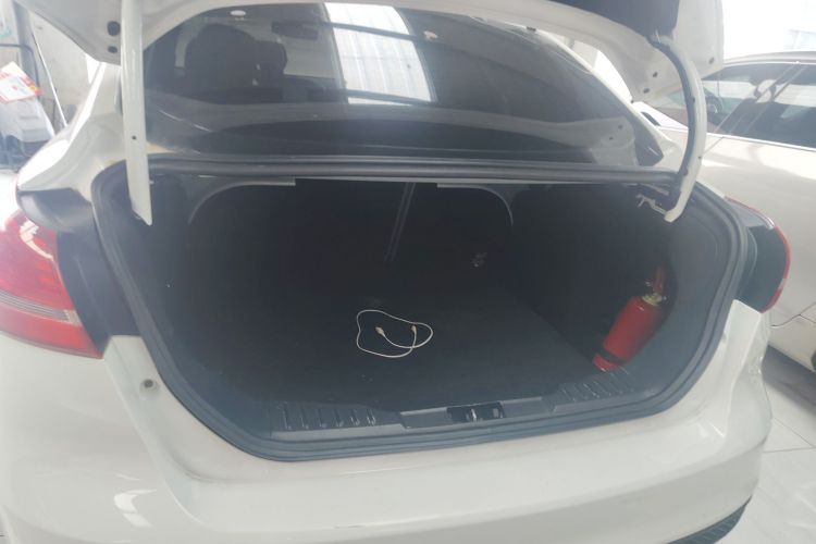 福特 福克斯 2017款 三厢 1.6L 自动舒适型智行版机舱底盘23