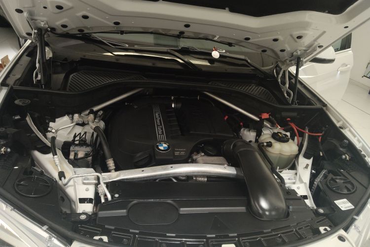 宝马X6（平行进口） 机舱底盘24