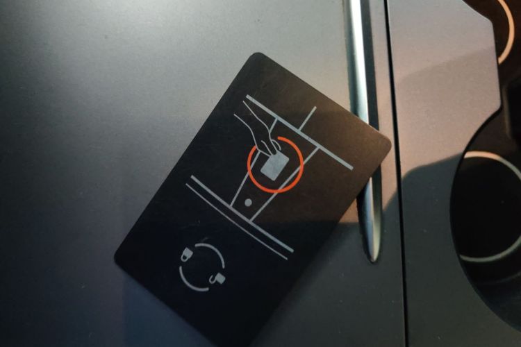 特斯拉 Model Y 2021款 长续航全轮驱动版中控内饰7001