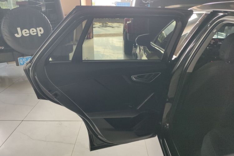 奥迪Q2L 2018款 35 TFSI 上市专享版 国VI中控内饰7008