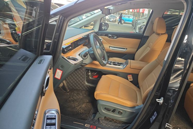 广汽传祺 传祺E8 2024款 荣耀系列 2.0L 荣耀版中控内饰20