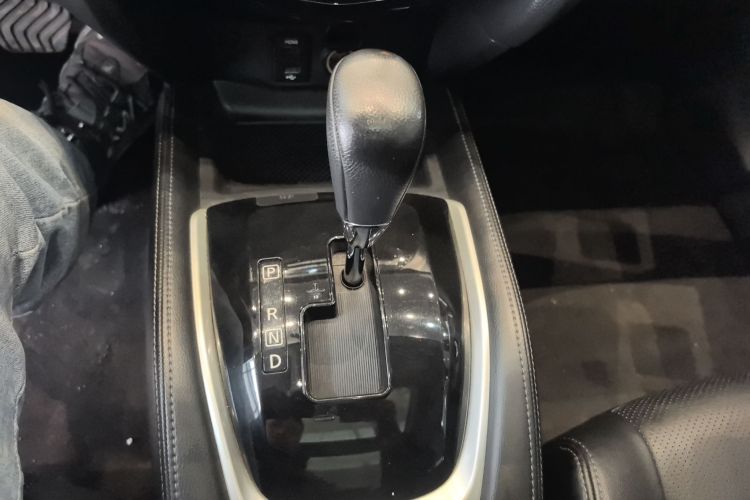 日产 奇骏 2015款 2.0L CVT舒适MAX版 2WD中控内饰18