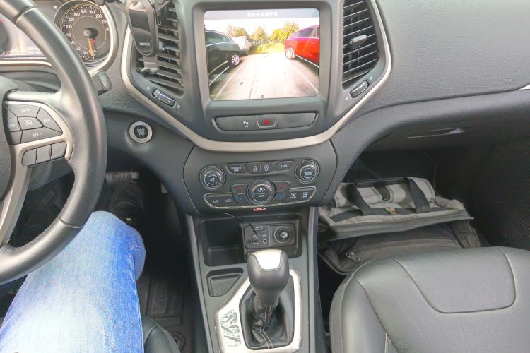 Jeep 自由光 2017款 2.0L 优越版中控内饰18