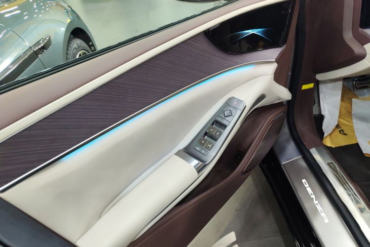 腾势Z9GT 2024款 1100四驱Ultra版中控内饰47