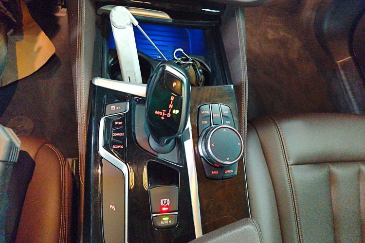 宝马5系 2018款 525Li 豪华套装中控内饰18