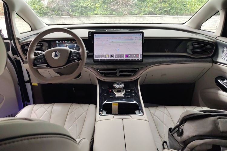 腾势D9 2022款 DM-i 1040 尊贵型中控内饰12