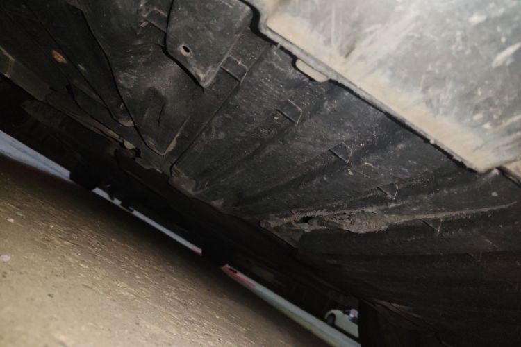 奔驰R级 2010款 R 350 L 4MATIC局部细节9008