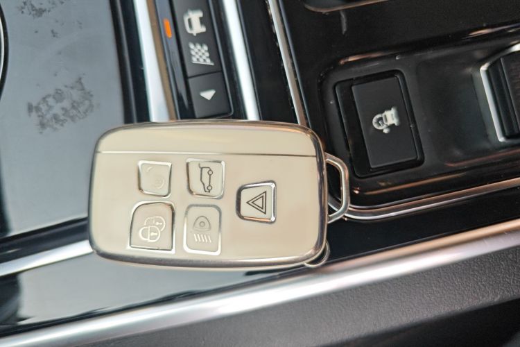 捷豹XEL 2018款 2.0T 250PS 尊享版中控内饰11