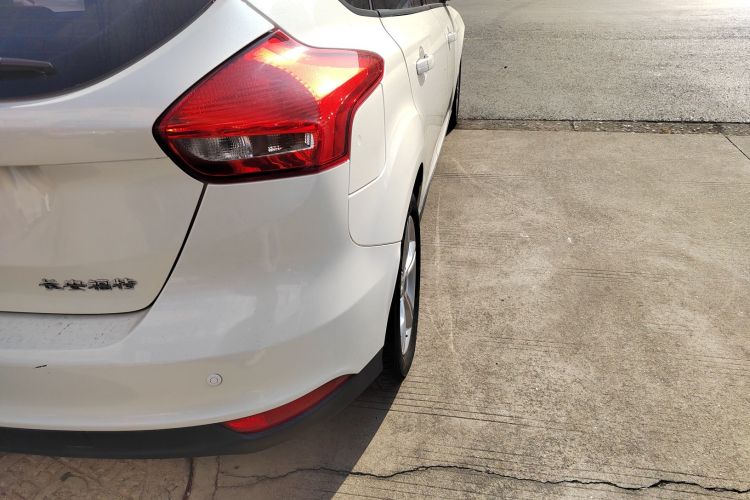 福特 福克斯 2015款 两厢 1.6L 自动舒适型车身外观6006