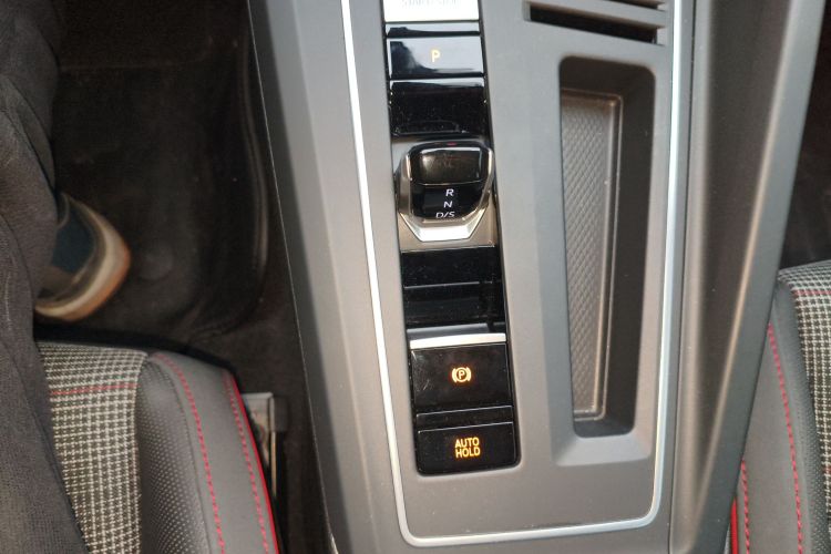 大众 高尔夫GTI 2023款 380TSI DSG GTI中控内饰18