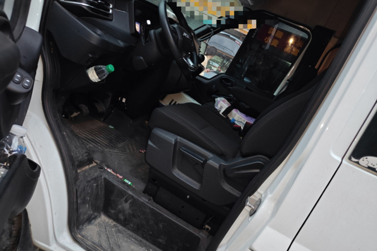 江铃福顺 2023款 2.0T 手动短轴中顶商运型多功能乘用车5座中控内饰20