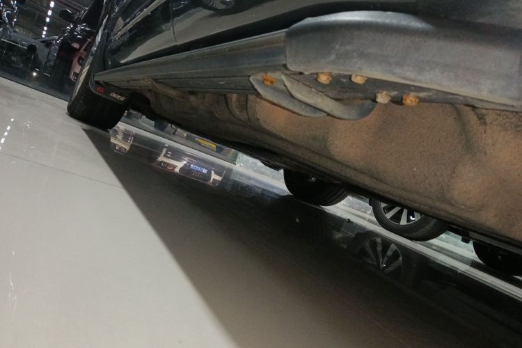 福特 探险者 2020款 EcoBoost 285 四驱钛金版 7座局部细节9002