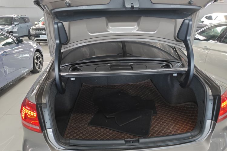 大众 帕萨特 2015款 1.8TSI DSG御尊版机舱底盘23