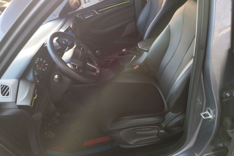 荣威i5 2021款 1.5L 手动钻石版中控内饰19