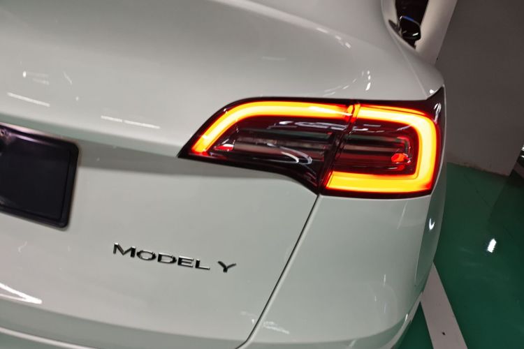特斯拉 Model Y 2022款 改款 后轮驱动版车身外观9