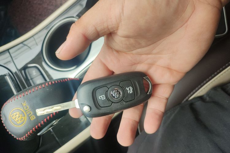 别克 威朗 2015款 三厢 15S 自动领先型中控内饰7001