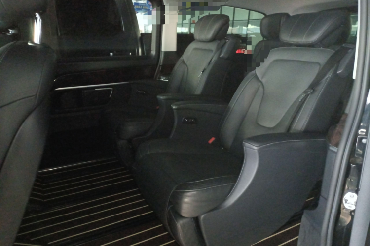 奔驰V级 2018款 V 260 L 尊贵加长版 国VI中控内饰21