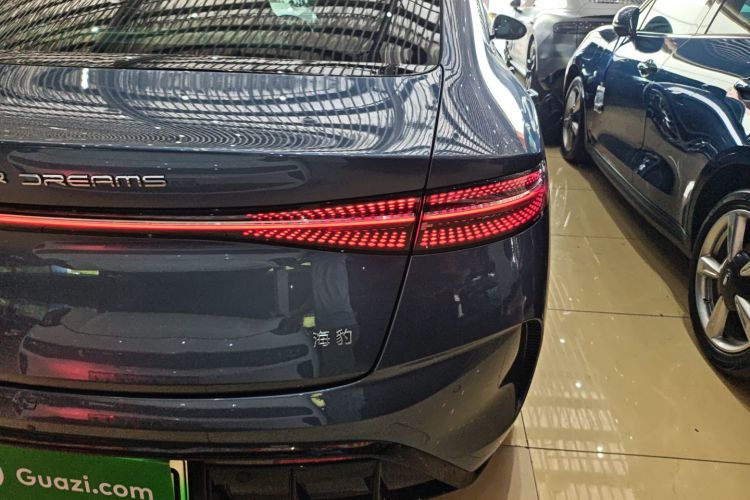 比亚迪 海豹 2022款 550km 标准续航后驱版尊贵型车身外观9
