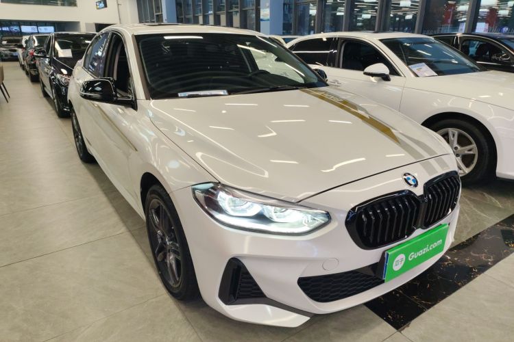 宝马1系 2023款 120i M运动曜熠版车身外观6002