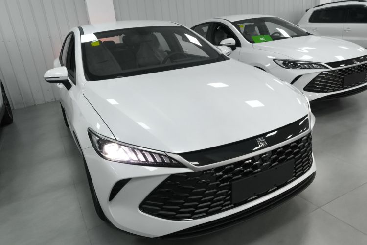 比亚迪 秦PLUS 2025款 DM-i 智驾版 128KM进取型车身外观3