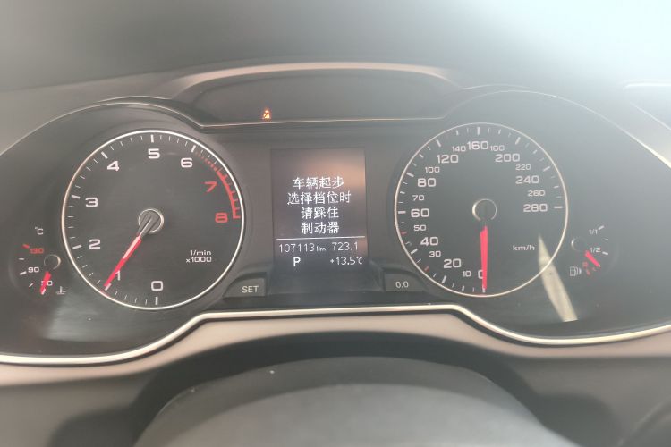 奥迪A4L 2016款 35 TFSI 典藏版 S line舒适型中控内饰14