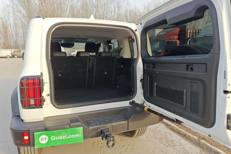 坦克300 2024款 2.0T 征服者机舱底盘23