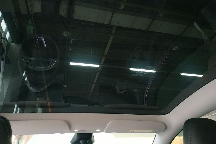 特斯拉 Model Y 2025款 长续航全轮驱动 首发版中控内饰22