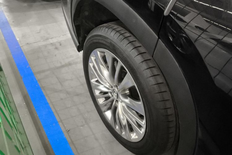 丰田 汉兰达 2023款 2.5L智能电混双擎两驱尊贵版 7座车身外观56