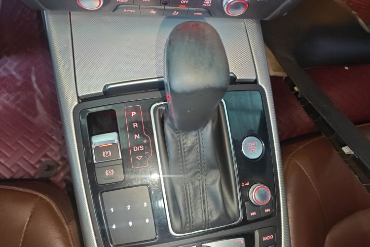 奥迪A6L 2018款 30周年年型 35 TFSI 运动型中控内饰18