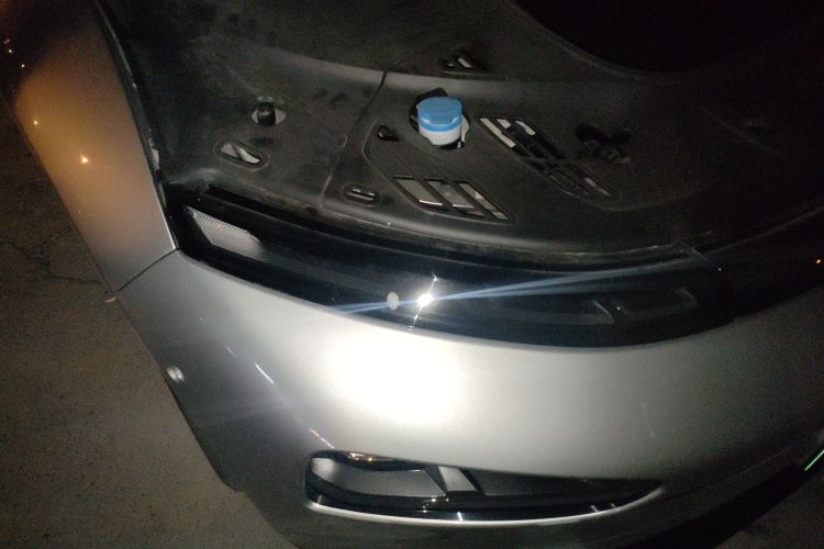 小鹏P7 2022款 625E车身外观8