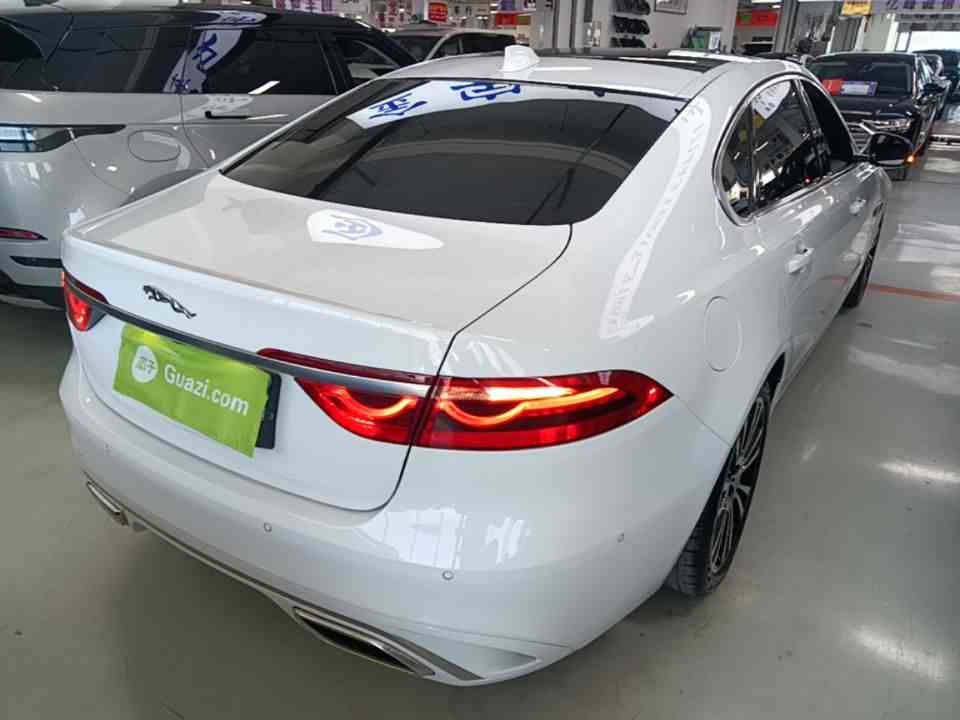 捷豹XFL 2025款 2.0T P250 两驱尊享豪华版(4)