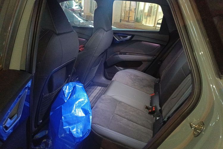 奥迪Q4 e-tron 2022款 50 e-tron quattro 创境版中控内饰21