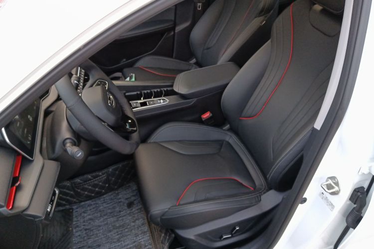 吉利汽车 2022款 缤瑞COOL 1.5T DCT电掣版中控内饰19