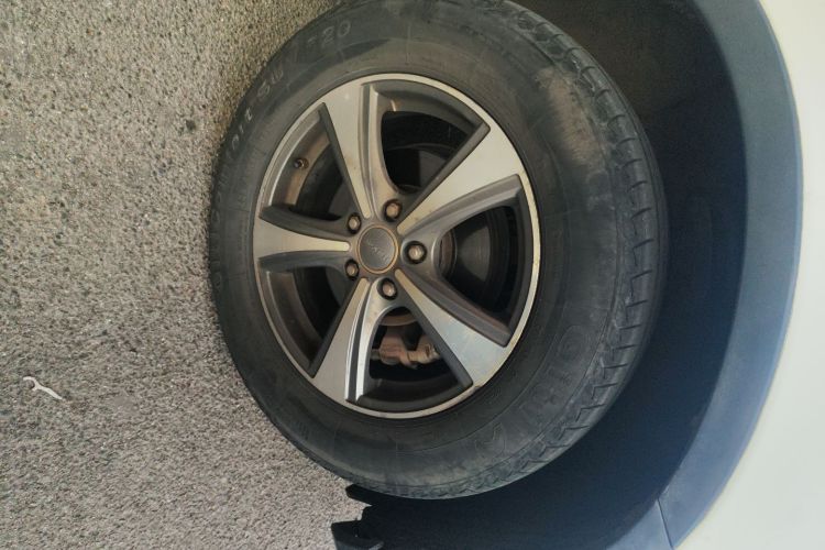 哈弗H6 2015款 运动版 1.5T 手动两驱精英型车身外观10