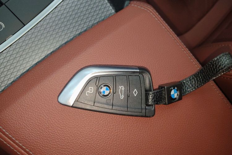 宝马3系 2023款 325Li M运动曜夜套装中控内饰11