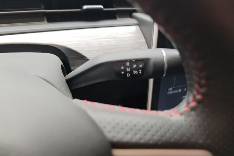 哪吒汽车 哪吒V 2022款 潮 400局部细节18