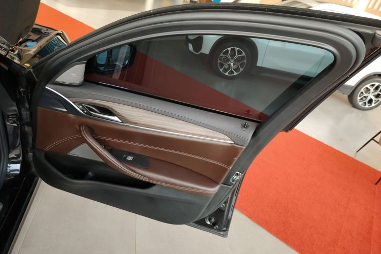 宝马5系 2019款 530Li 尊享型 豪华套装中控内饰7005