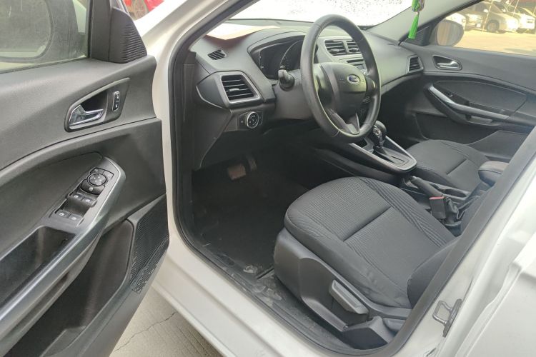 福特 福睿斯 2019款 改款 1.5L 自动质享型（胎压监测） 国VI中控内饰20