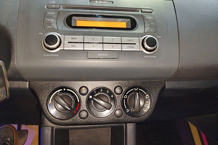 铃木 雨燕 2013款 1.5L 自动20周年限量版中控内饰16