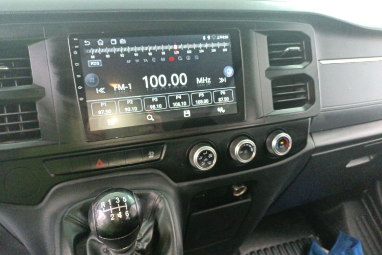 江铃福顺 2022款 2.0T 手动多功能乘用车中轴中高顶6-7座局部细节16